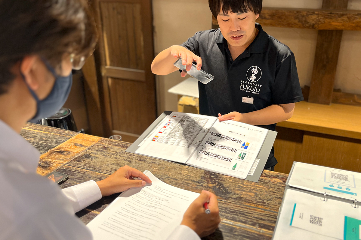 神戸酒心館様の店舗に直接訪問。ハコボウヤが使われるシーンなどをお伺いすることができた。