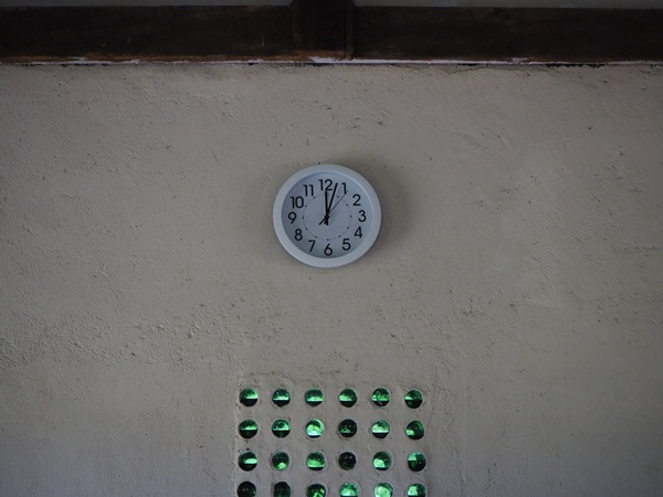 バナナペーパー工場 工場内 時計