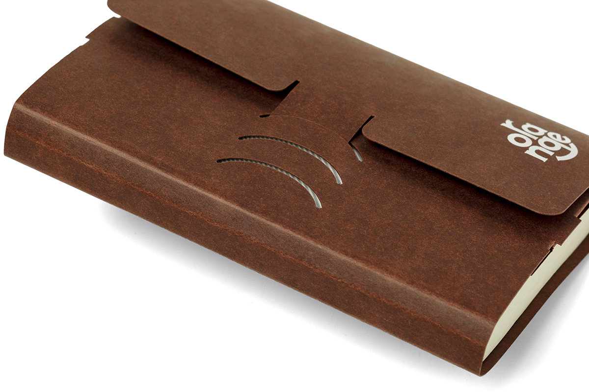 3段階の切り込みを施しているので、本の厚みに合わせて最適な位置でフィット