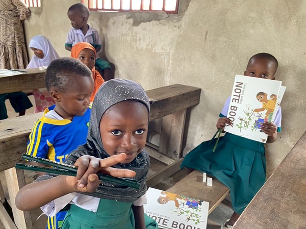 ASANTE PROJECT 第15回渡航｜Grace Nursery SchoolへタンザニアコットンCoCのノート協賛