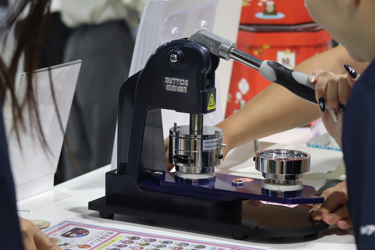 缶バッチづくり